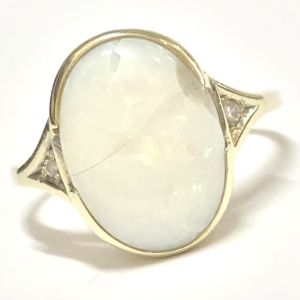 Złoty pierścionek 585 14K z opalem duży biały kaboszon gra barw vintage