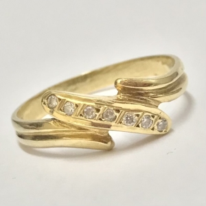 Złoty pierścionek 585 14K cyrkonie elegancki wzór bypass idealny na prezent